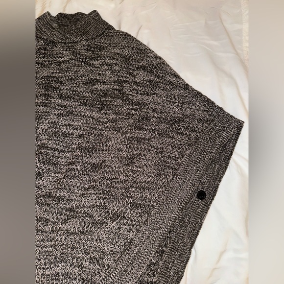 Banana Republic Sweater Poncho - Picture 3 of 4